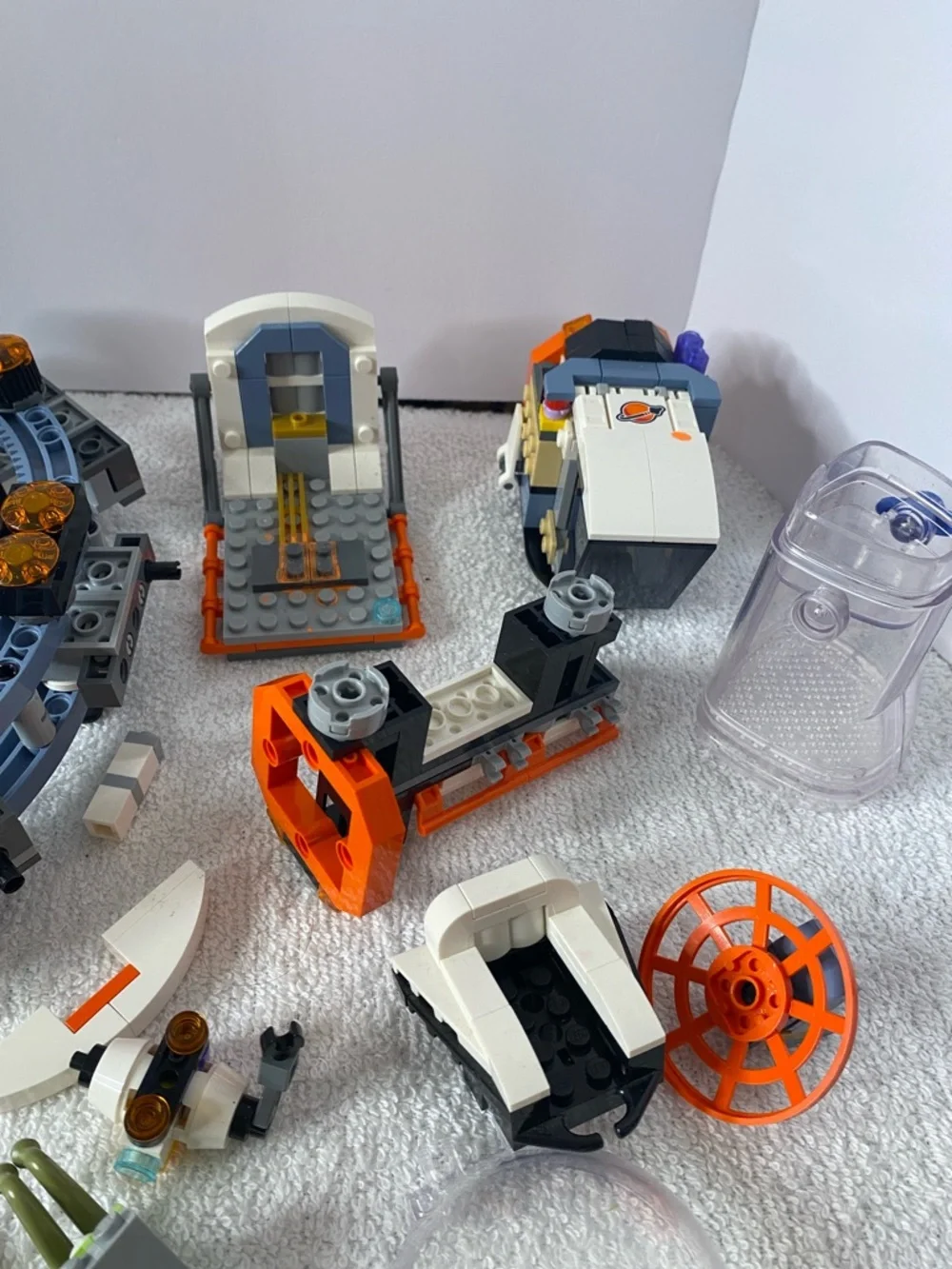 LEGO -  City Modular Space Station Science Toy 60433 incomplete parts - Picture 7 of 13